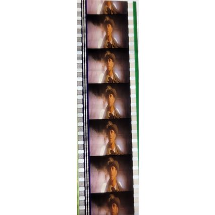 DAVID BOWIE. Pk MTP - 005e. 1 STRIP OF 5 - 35MM FILMCELLS (GUNSLINGERS REVENGE)