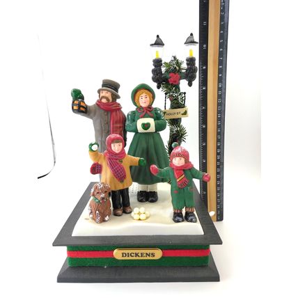 Vintage Holiday Creations Musical 1993 Dickens Christmas Caroling Scene Works!