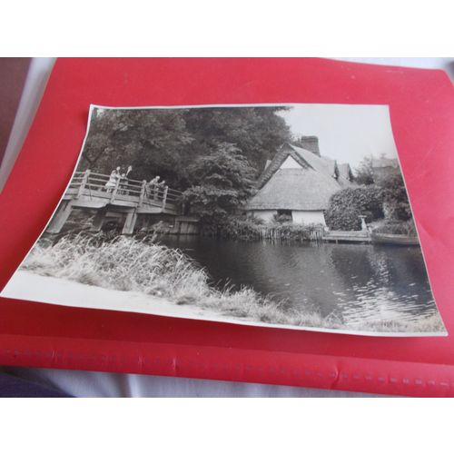 THATCHED COTTAGE (03/02)