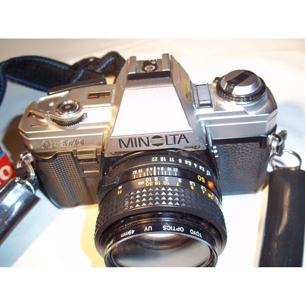MINOLTA X-370 35mm Film SLR Camera with 50mm Minolta Lens w/3 rolls film*