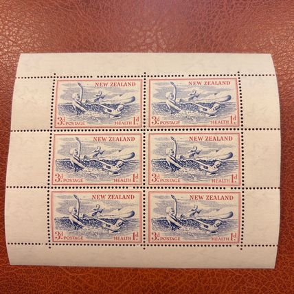 New Zealand 1957 Health STAMPS Lifesavers & Swimming MLH Miniature mint MS762