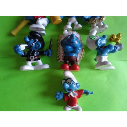 Job lot of 10 smurfs brainy surfer lager gold wreath policeman set 3