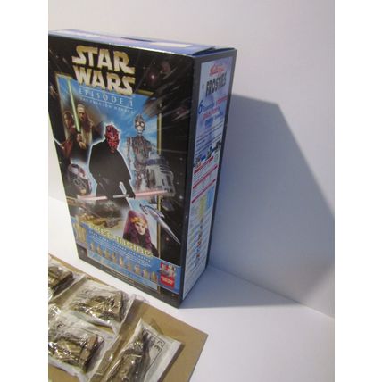 Kellogg`s Frosties 1999 Star Wars Statuettes Cereal Box & Set of 10 Sealed