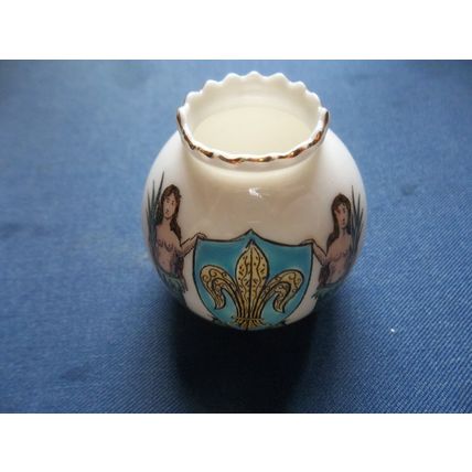 TAMWORTH COAT OF ARMS CARLTON CHINA CRESTED WARE SMALL ROUND VASE