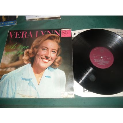 VERA LYNN LP LOT OF 2 - 20 FAMILY FAVOURITES/AS TIME GOES BY