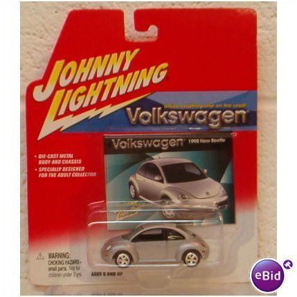 JOHNNY LIGHTNING : VOLKSWAGEN series 2002 ' 1998 NEW BEETLE. silver