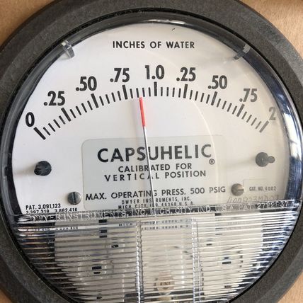 NEW DWYER 4002,2”,EN F579 7958 P 2 CAPSUHELIC DIFFERENTIAL PRESSURE GAGE,EB