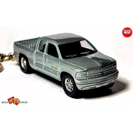 RARE KEYCHAIN SILVER CHEVY SILVERADO 1500 TRUCK CUSTOM Ltd Ed. NICE GIFT