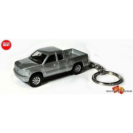 RARE KEYCHAIN SILVER CHEVY SILVERADO 1500 TRUCK CUSTOM Ltd Ed. NICE GIFT
