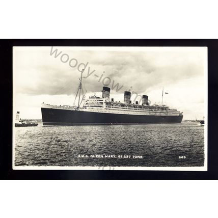LS2718 - Cunard Liner - Queen Mary & Tugs - built 1936 - postcard