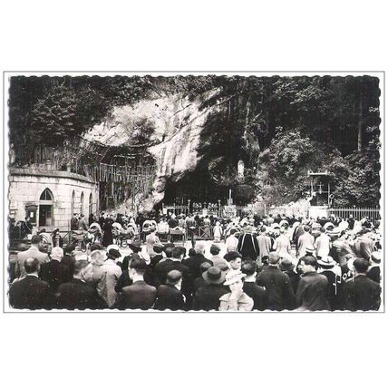 65 - Lourdes - LA GROTTE MIRACULEUSE
