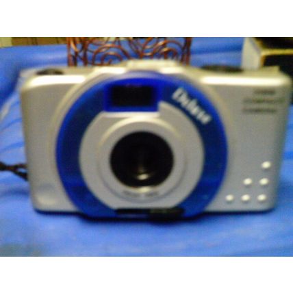 Deluxe focus free 35mm camera