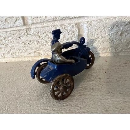 ANTIQUE CAST IRON HUBLEY MOTORCYCLE "COP" W/ SIDECAR AND RIDER DL