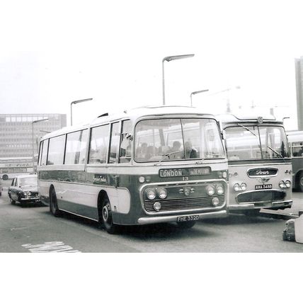 Black & White Photograph of Yorkshire Traction Co. Ltd. - FHE 332D