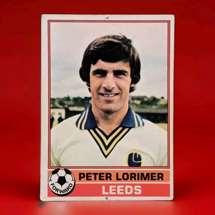 TOPPS FOOTBALL RED BACK 1977 #208 Leeds United Peter Lorimer