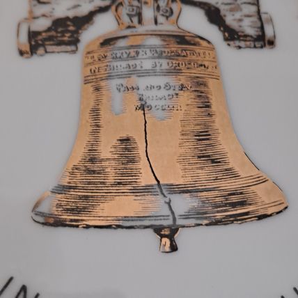 BICENTENNIAL Collectors PLATE 1776-1976 Liberty Bell In God We Trust USA Gold Tr