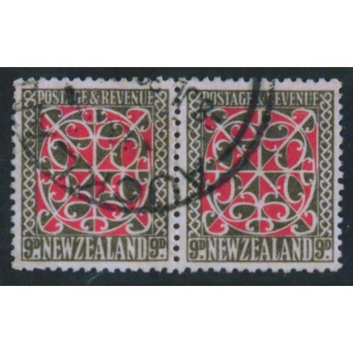 NEW ZEALAND 1935 SG 566 HORZ PAIR 9d SCARLET & BLACK MAORI PANEL FINE USED#2