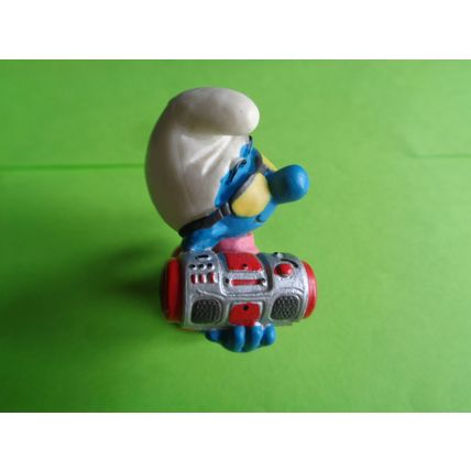 Hip hop smurf with radio