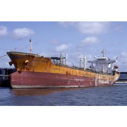 SQ2016 - Oil Tanker - Rich World - photograph 6x4