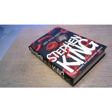 Just After Sunset. Stephen King (Hardback) 2008