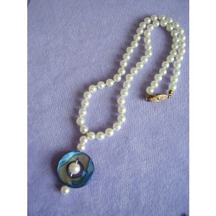 Vintage White Pearl Necklace & Blue Mother-of-Pearl Pendant Bead Retro Rope