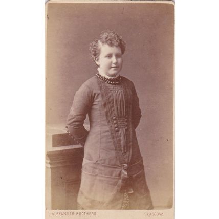 VICT. CDV PHOTO -YOUNG WOMAN/FASHION DRESS/NECKLACE BY ALEXANDER BROS, GLASGOW