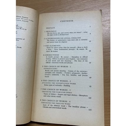 1967 SIR ERNEST GOWERS "THE COMPLETE PLAIN WORDS" LANGUAGE PAPERBACK BOOK (P2)