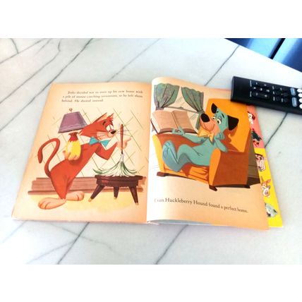 Old Little Golden Book Huckleberry Hound Builds A House (B) Second Edition 1959