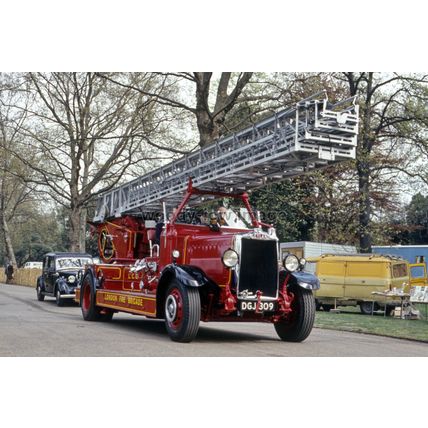 rs1833 - Early Fire Engine - London Fire Brigade - photograph 6x4
