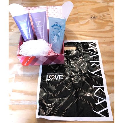 Mary Kay Berry & Vanilla Shower Gel Body Lotion Sheet Mask Scrubby Gift Set NEW!