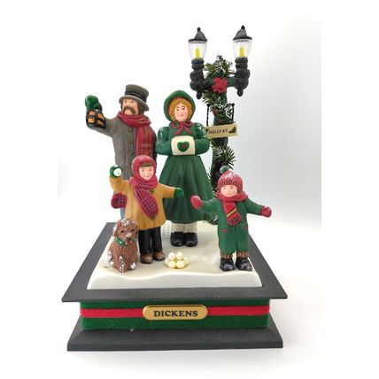 Vintage Holiday Creations Musical 1993 Dickens Christmas Caroling Scene Works!