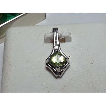 Estate .45ctw Natural Cushion Cut Peridot & Diamond 14Kt White Gold Pendant20593