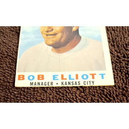 1960 Topps 215 Bob Elliott Manager Kansas City A's EX+ Condition No Creases