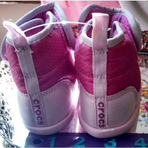 Crocs pink padded toddler winter boots US size 2 NWOT velcro fastening each side