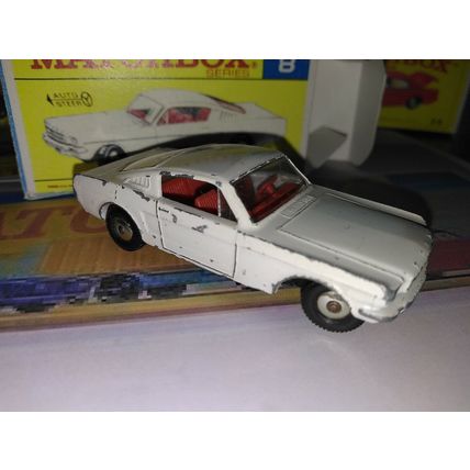 Matchbox - No8 Ford Mustang Replica / Copy box