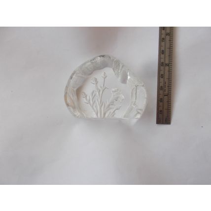 PAPER WEIGHT / SHAPED FLORAL DESIGN (08/02) ###