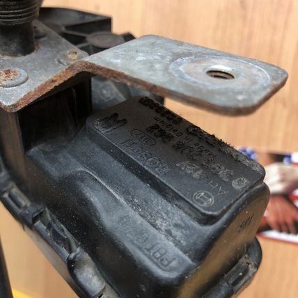 Volvo C70 V70R V70 S70 XC70 Right Left Headlight Wiper Motors 8628288 8628287