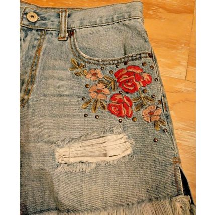 Hippie Laundry Cut-Off Shorts Wms. Size 29 Embroidered & Studs Vintage High Rise