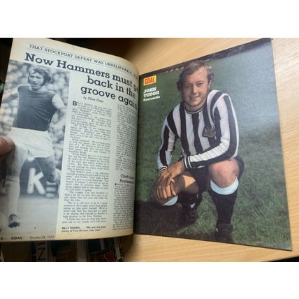 GOAL MAGAZINE #217 28 OCT 1972 UK FOOTBALL MAGAZINE - WEST HAM TEAM POSTER (LL)
