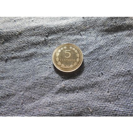 1994 EL SALVADOR 5 CENTAVOS COIN.