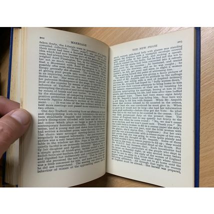 ANTIQUE H G WELLS "MARRIAGE" FICTION SMALL HARDBACK BOOK (P3)