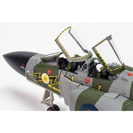 F-4K PHANTOM FG.1 RAF NO.111 SQN XV592/L SCOTLAND 1970'S - CORGI AA27902 1/48