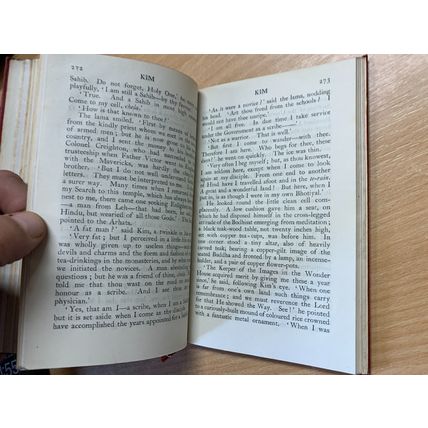 1924 RUDYARD KIPLING "KIM" ILLUSTRATED FICTION RED LEATHER BOOK (P3)