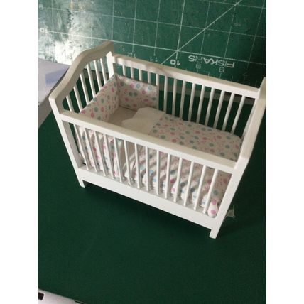 White Cot with Drawer White Pink/Blue Spots Bedding 1:12th Dolls House Miniature