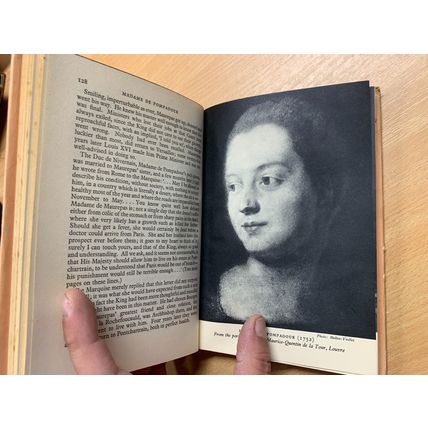 1955 NANCY MITFORD "MADAME DE POMPADOUR" ILLUSTRATED HARDBACK BOOK (P3)
