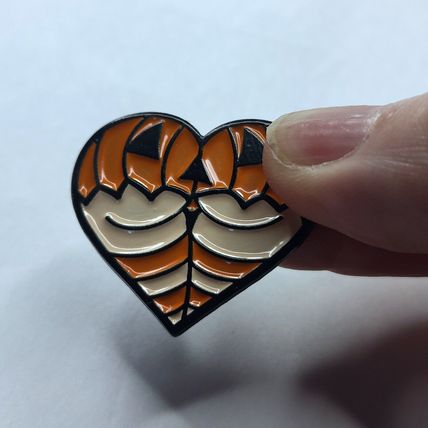 Pumpkin Heart Enamel Pin Badge Cartoon Style Lapel 3.0 cm X 2.8 cm Gothic BA185