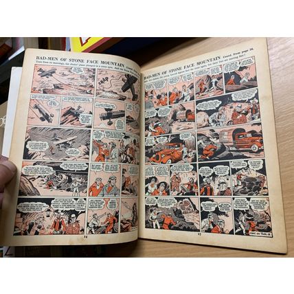 1949 "CHIEF ANNUAL" CHILDRENS FICTION ILLUSTRATED THIN HARDBACK BOOK (LL)