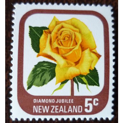 New Zealand 1975 Garden Roses 5c Diamond Jubilee mint stamp SG1090 flowers