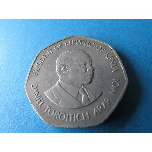1985 REPUBLIC OF KENYA FIVE SHILLINGS - COIN - 2 FREE POST. T