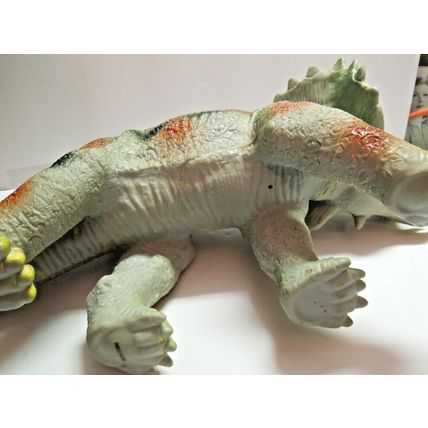 Realistic Soft Plastic Triceratops Dinosaur Figurine 17 inches long! 2009
